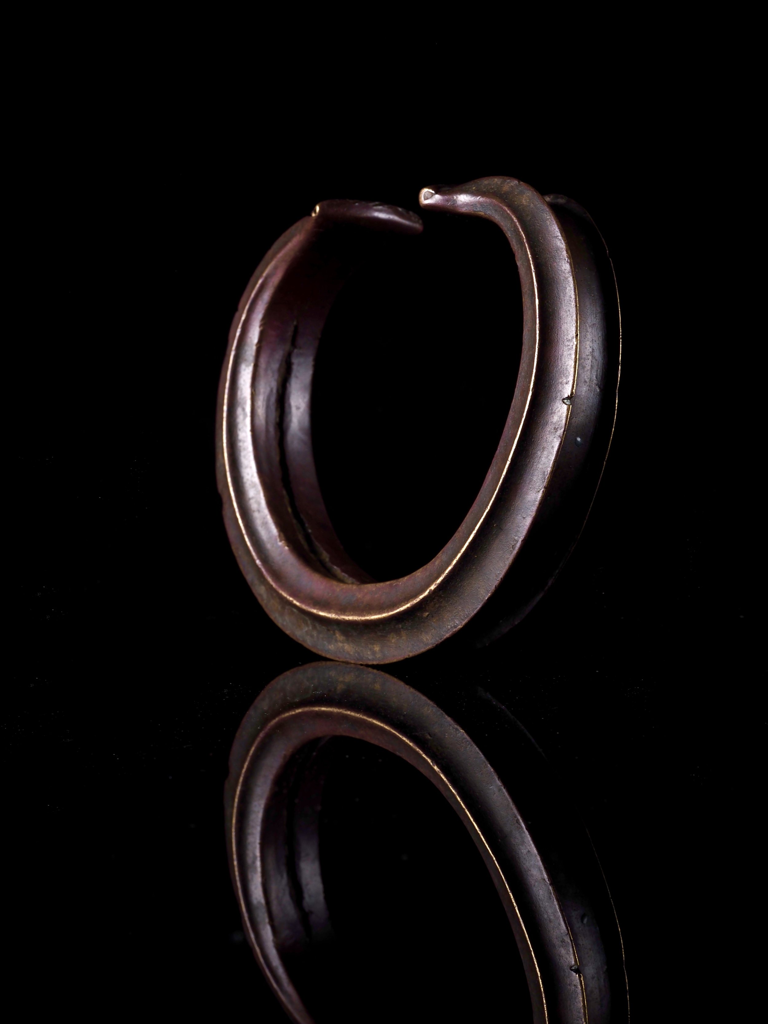 Blow by jun Uezono ❣️havana neck rings Large torque, neck ring in bronze, Fang, Gabon. — Karlsson